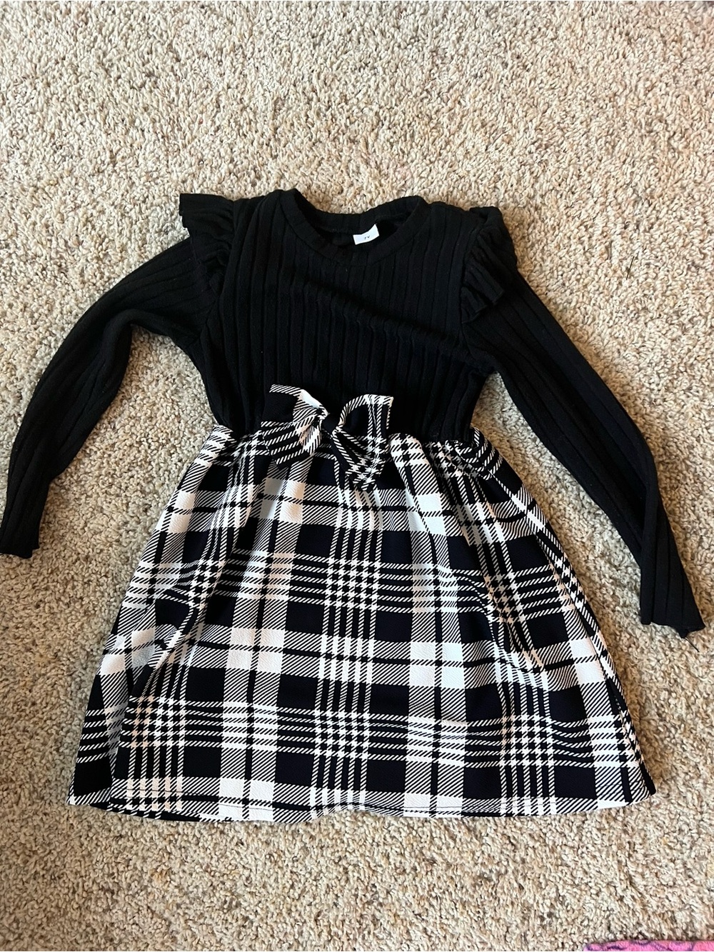Amazon Black & White Plaid Long Sleeve Girls' Dress